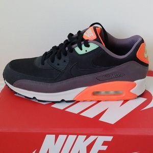 Nike Air Max 90 Essentials